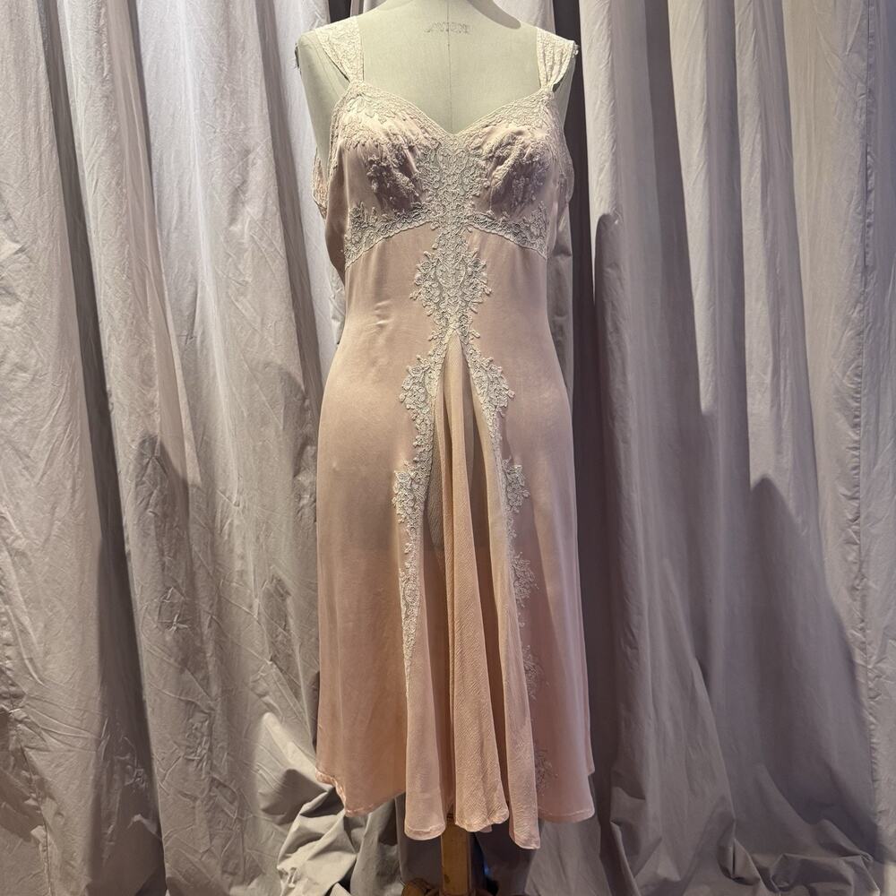 1930s VTG SILK And Lace Bias Godet Tea Length Slip Dress L